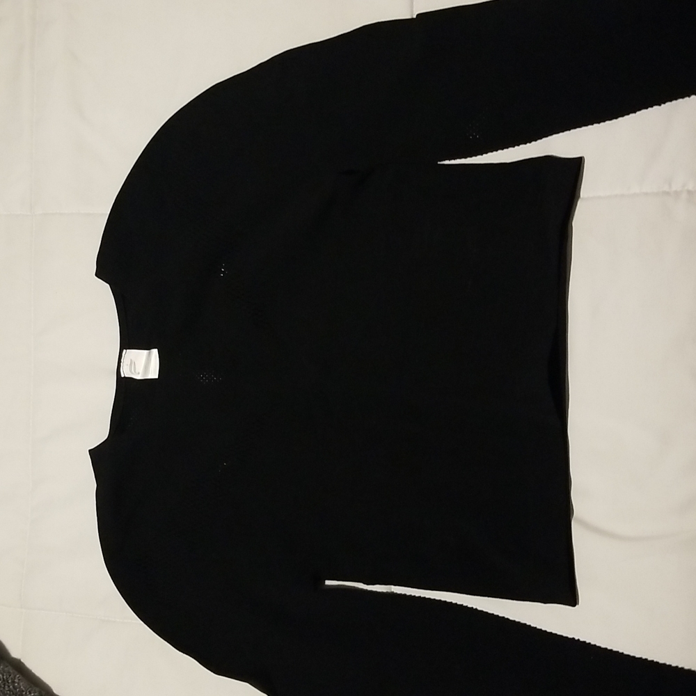 Long sleeve perforated crop top